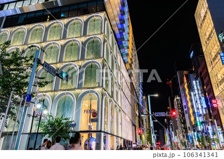 東京 中央区銀座 五丁目交差点の夜景 東京 中央区銀座 五丁目交差点の夜景 106341341