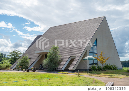 三角屋根が特徴的な家 三角屋根が特徴的な家 106342356