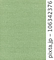 緑色の麻布の背景テクスチャ 106342376