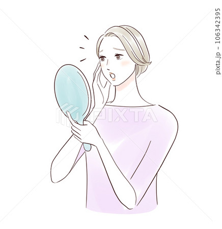 鏡を見てびっくりするミドル女性 106342395