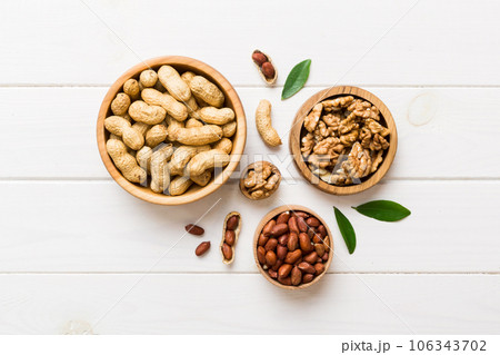 Walnut kernel halves, in a wooden bowl. Close-up, from above on colored background. Healthy eating Walnut concept. Super foods with copy space Walnut kernel halves, in a wooden bowl. Close-up, from above on colored background. Healthy eating Walnut concept. Super foods with copy space 106343702