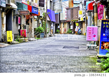 【神奈川】横須賀 朝の飲み屋街 【神奈川】横須賀 朝の飲み屋街 106344231