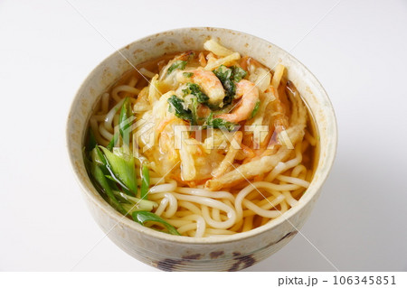 海老のかき揚げ天ぷらうどん 106345851