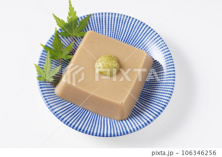 おいしそうな胡麻豆腐 106346256