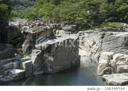水流の侵食によって形成された木曽川の寝覚ノ床 106346584