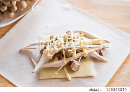 きのこチーズ春巻き 106348850