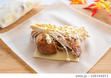 きのこチーズ春巻き きのこチーズ春巻き 106348853