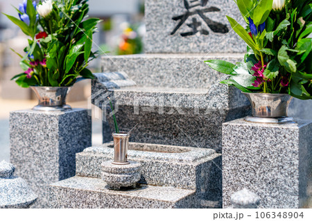 お墓参り 106348904