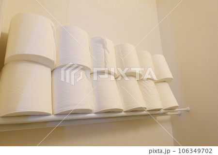 トイレットペーパー トイレットペーパー 106349702