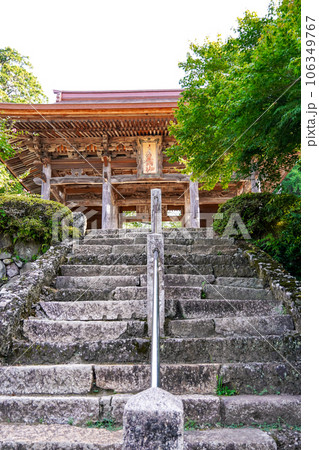 西国33ヵ所29番札所 松尾寺仁王門(京都府舞鶴市) 西国33ヵ所29番札所 松尾寺仁王門(京都府舞鶴市) 106349767