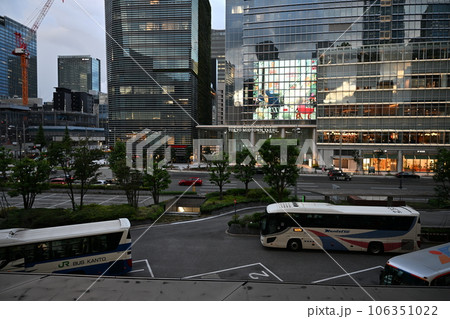 東京駅の八重洲バスターミナル 106351022