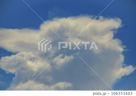積乱雲と青空 106351683