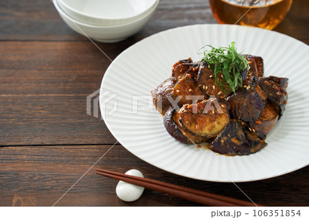 ナス味噌炒め 106351854