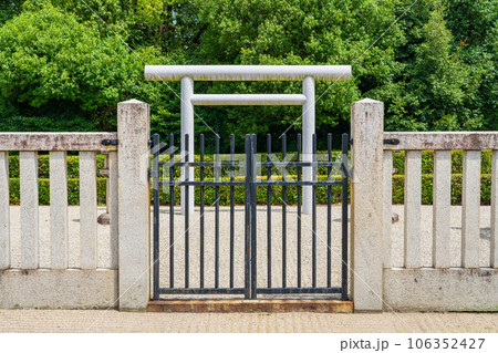 京都市北区　第六十五代花山天皇　紙屋川上陵 106352427