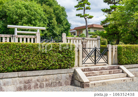 京都市北区　第六十五代花山天皇　紙屋川上陵 106352438