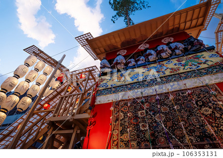 祇園祭　後祭　復活した鷹山と祇園囃子 106353131