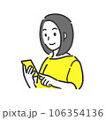 スマートフォンを操作する女性 106354136