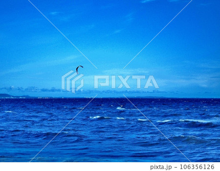 湘南の海でカイトボード 湘南の海でカイトボード 106356126
