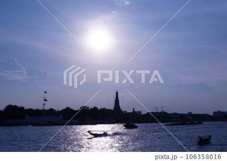 Sunset of Wat Arun,Temple of Dawn in Bangkok 106358016