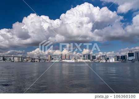 《東京都》レインボーブリッジ・夏空の東京ベイエリア 《東京都》レインボーブリッジ・夏空の東京ベイエリア 106360100