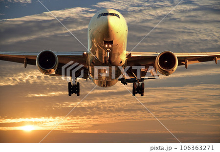 ボーイングB777離陸上昇 106363271