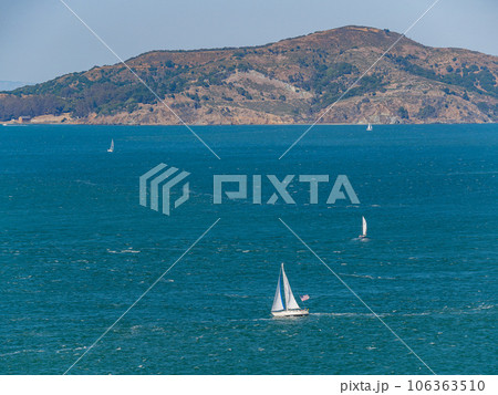 Sunny view of the landscape near San Francisco Bay 106363510