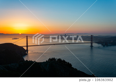 Sunrise landscape of the Golden Gate Bridge 106363902