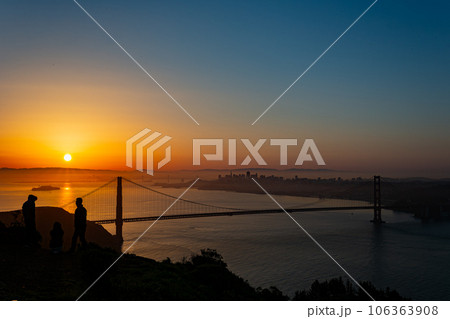 People enjoying the sunrise landscape of the Golden Gate Bridge 106363908