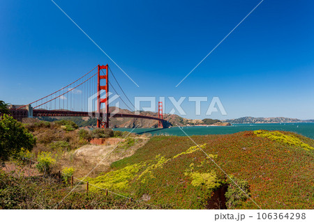 Sunny view of The Golden Gate Bridge 106364298
