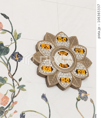 Muslim clock 106365337