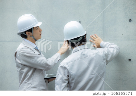 作業着の男性 作業着の男性 106365371