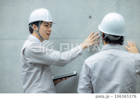 作業着の男性 106365376
