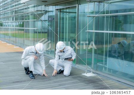 作業着の男性 106365457