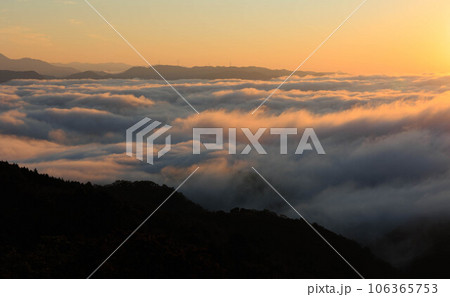 大撫山から見た雲海「兵庫県・佐用町」 106365753