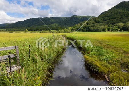 尾瀬ヶ原 下ノ大堀川とシカ柵 尾瀬ヶ原 下ノ大堀川とシカ柵 106367074