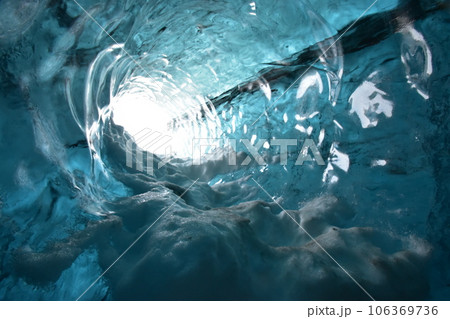 氷の洞窟と美しい氷(北欧・アイスランド) 氷の洞窟と美しい氷(北欧・アイスランド) 106369736