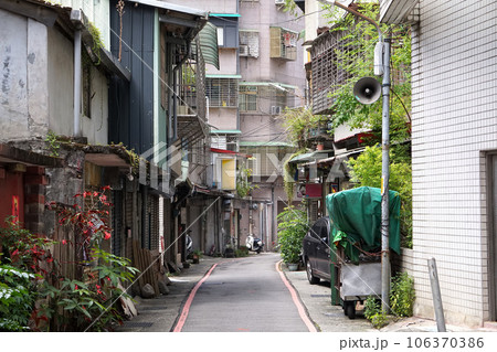 【台湾 新北市】新店老街の路地裏 106370386