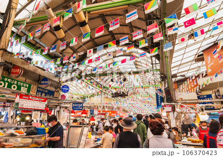ソウル　広蔵市場　※一部ソフトフォーカス 106370423