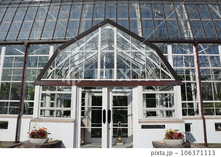 東山動植物園にある重要文化財の温室 東山動植物園にある重要文化財の温室 106371113