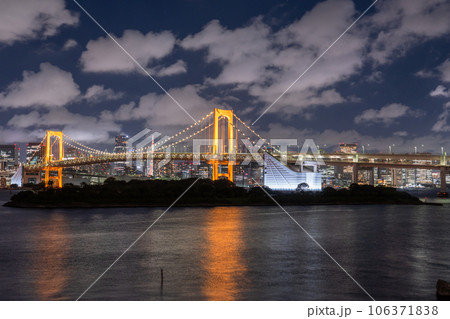 《東京都》レインボーブリッジの夜景・限定オレンジカラーライトアップ 106371838