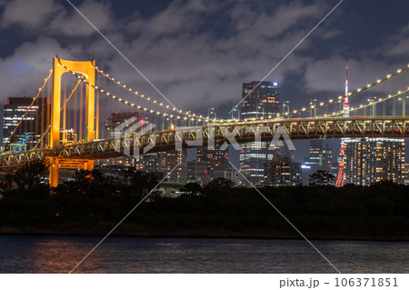 《東京都》レインボーブリッジの夜景・限定オレンジカラーライトアップ 106371851