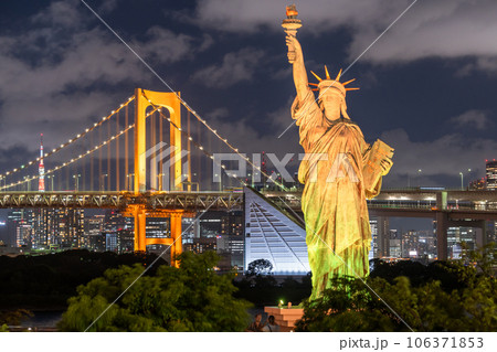 《東京都》レインボーブリッジの夜景・限定オレンジカラーライトアップ 《東京都》レインボーブリッジの夜景・限定オレンジカラーライトアップ 106371853