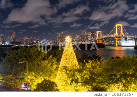 《東京都》レインボーブリッジの夜景・限定オレンジカラーライトアップ 《東京都》レインボーブリッジの夜景・限定オレンジカラーライトアップ 106371857