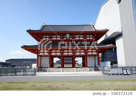 奈良　平城宮跡　大極門（南門） 106372126