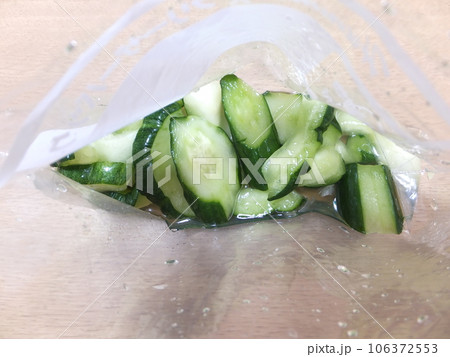 きゅうりとはぐらうりの浅漬け きゅうりとはぐらうりの浅漬け 106372553