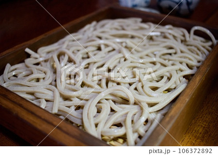 宮城県で有名な蕎麦屋　萬乃助の太打ち板そば 106372892