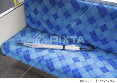 電車に忘れたビニール傘 電車に忘れたビニール傘 106374793