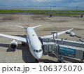 空港の飛行機② 106375070