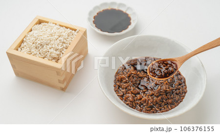 しょう油麹と材料(米麹・醤油) しょう油麹と材料(米麹・醤油) 106376155