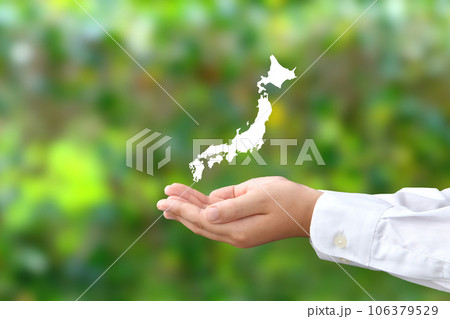 日本の地図と子供の手 日本の地図と子供の手 106379529